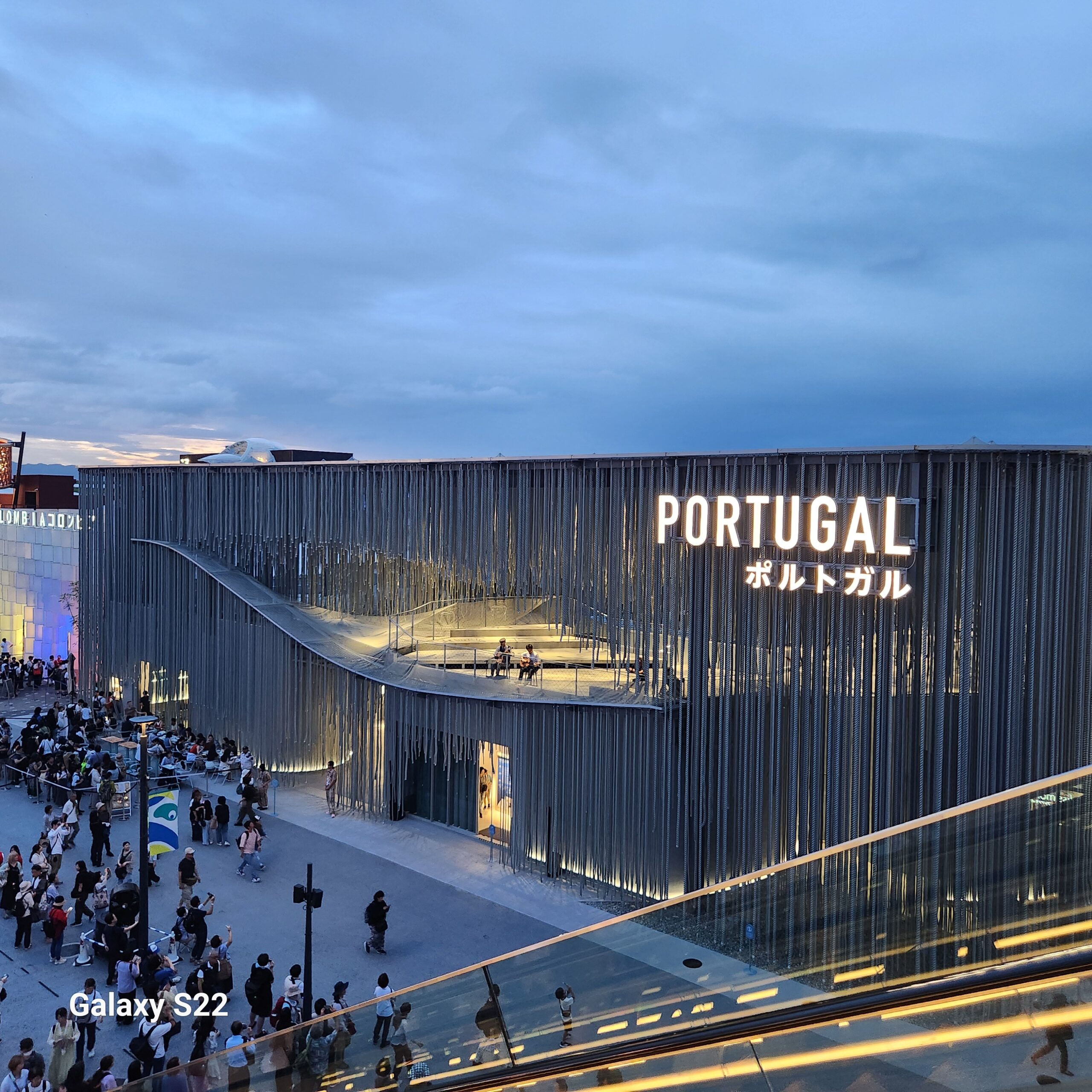 世界の街角で。